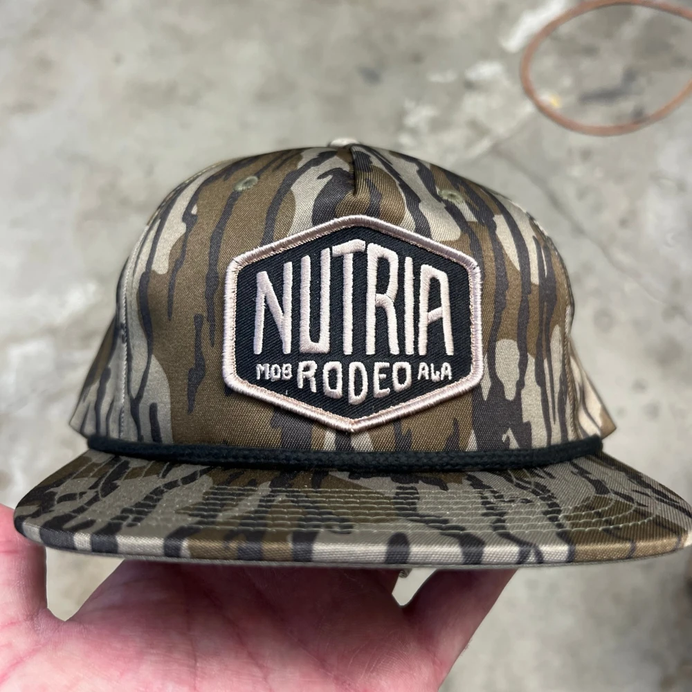 Mossy Oak Bottomland Richardson 256P Umpqua rope cap with woven patch and black rope
